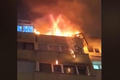 explozie urmata de un incendiu intr un bloc din brasov un barbat transportat de urgenta la spital 6944e3f56f6f9