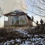 fara un acoperis deasupra capului in plina iarna o casa din scobinti a fost cuprinsa de flacari 69529a4d8393f