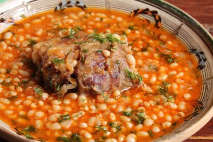 fasole cu ciolan reteta speciala pentru ziua nationala ingredientul secret care ii da un gust deosebit 692d450b67d23