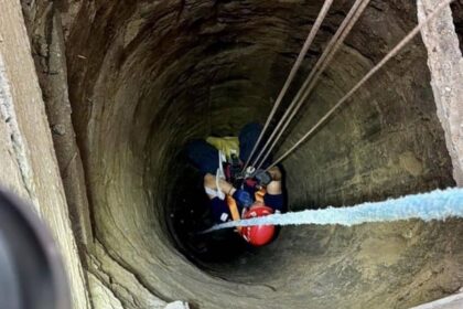 femeie blocata intr o fantana adanca de 15 metri intr un sat din vaslui mai multi sateni au sarit sa o salveze 694d142c43b28