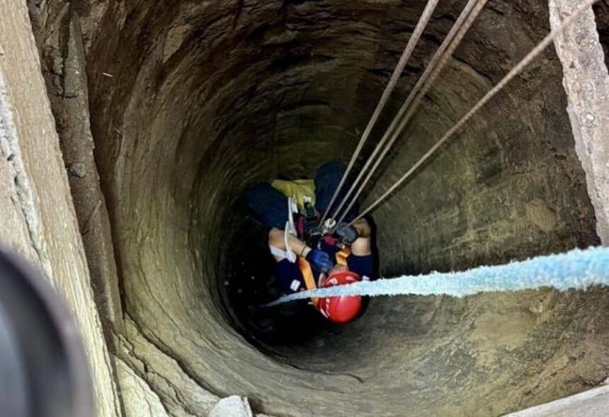 femeie blocata intr o fantana adanca de 15 metri intr un sat din vaslui mai multi sateni au sarit sa o salveze 694d142c43b28