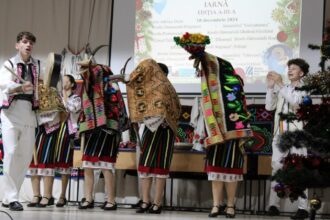 festival de datini si obiceiuri de iarna la voinesti traditiile stramosesti promovate de elevi din 18 scoli iesene 693f620b031b2