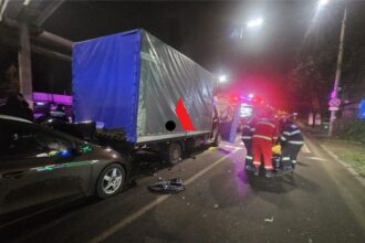 foto accident in zona bularga un ranit dupa ce un autoturism a lovit o autoutilitara 692dea2212145