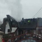 foto video incendiu puternic la o locuinta din judet interventie de peste trei ore a pompierilor ieseni 6935a1eccf56e