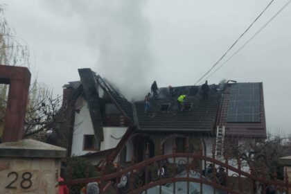 foto video incendiu puternic la o locuinta din judet interventie de peste trei ore a pompierilor ieseni 6935a1eccf56e