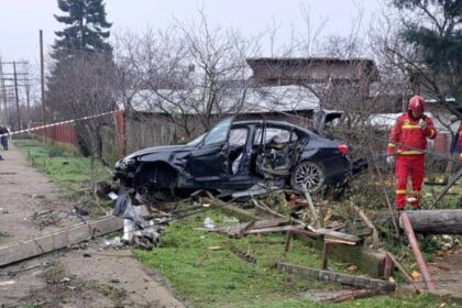 grav accident rutier un sofer a intrat cu masina in stalp in incercarea de a fugi de oamenii legii 694121b8628aa