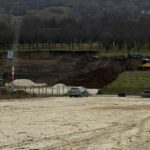 halucinant doi antreprenori au facut parcare inalbia unui rau garda de mediu a intervenit la timp foto 6939adf9e76fe