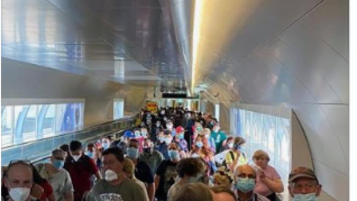 haos la aeroportul heathrow din londra dupa ce mai multe persoane au fost ranite intr un atac cu spray iritant 6935619dc1350