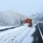 iarna in toata regula in romania drumarii au intervenit pe trei drumuri nationale si doua drumuri judetene din maramures 695232748471e