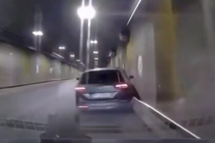 imagini socante in centrul capitalei o masina a zburat si s a rasturnat in pasajul unirii video 695234d23c6ed
