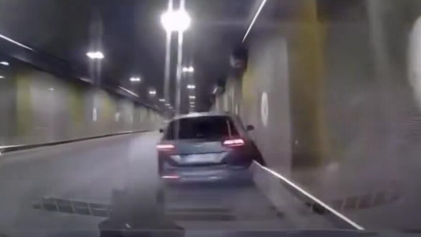 imagini socante in centrul capitalei o masina a zburat si s a rasturnat in pasajul unirii video 695234d23c6ed