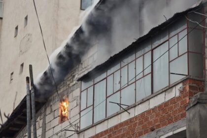 incendiu puternic pe o strada din giurgiu o femeie de 74 de ani evacuata de pompieri 6951067c329a8