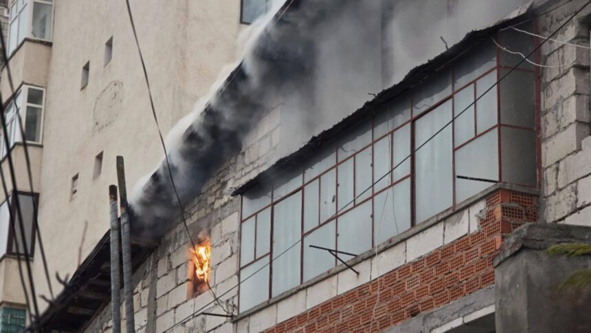 incendiu puternic pe o strada din giurgiu o femeie de 74 de ani evacuata de pompieri 6951067c329a8