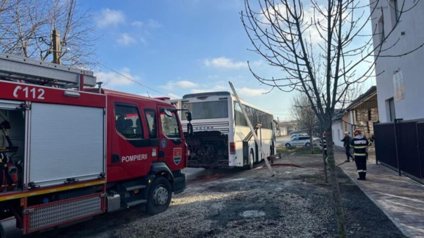incident grav in judetul timis un autobuz in care se aflau 52 de persoane a luat foc 6936e2092405f