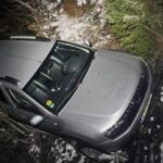 incident pe un drum forestier chiar in seara de craciun un autoturism cu sase pasageri a cazut de pe un pod 694e1e52314e7