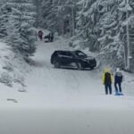 inconstienta la volan un turist a intrat cu masina direct pe partia de sanii din parang video 695552e454633