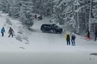 inconstienta la volan un turist a intrat cu masina direct pe partia de sanii din parang video 695552e454633