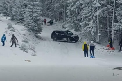 inconstienta la volan un turist a intrat cu masina direct pe partia de sanii din parang video 695552e454633