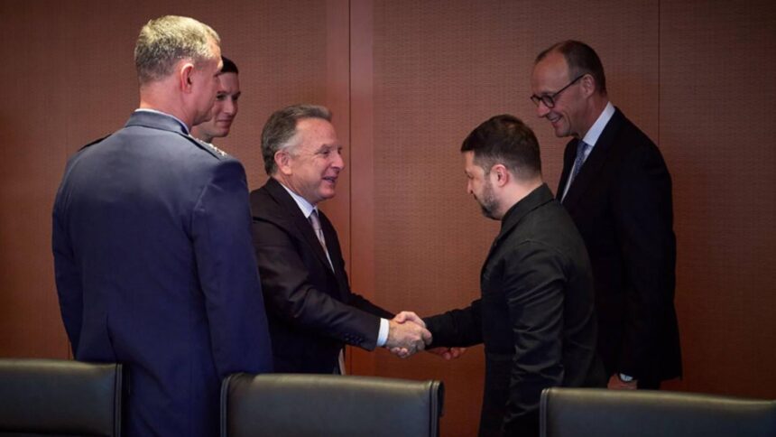 intalnire cruciala la berlin intre volodimir zelenski si oficiali americani soarta razboiului pe masa discutiilor 693f026f7041f