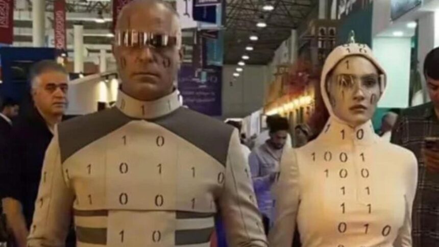 iranul a vrut sa se laude cu roboti umanoizi avansati cei doi s au dovedit a fi de fapt oameni deghizati video 69346dd670d0d