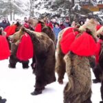 jocul ursului din comanesti traditie in patrimoniul unesco sute de oameni pastreaza ritualul vechi de secole video 695521ab3c584