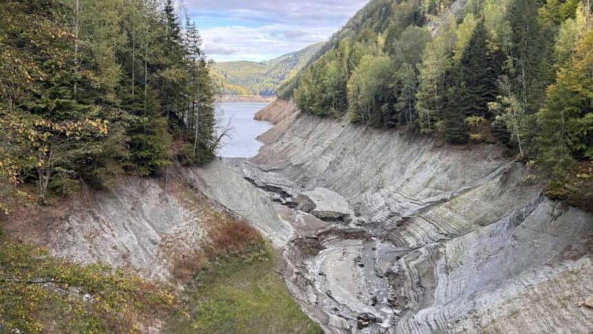 lacul vidraru golit controlat o luna debit redus pe arges pentru lucrari la baraj si evitarea unei noi crize de apa 693959b6b0b5f