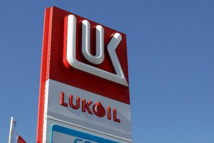 lukoil negociaza o tranzactie fara bani cu o banca din sua acordul ar putea necesita aprobarea lui vladimir putin 693bb1869fe07