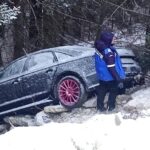 masina prabusita in rapa la rausor capcana naturala care a dus la asemenea situatie salvata doar cu ajutorul jandarmilor montani 6954376ab3993