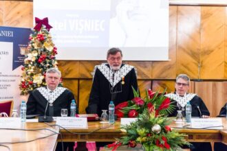 matei visniec a primit titlul de doctor honoris causa al universitatii alexandru ioan cuza din iasi 6936e9f05cc39