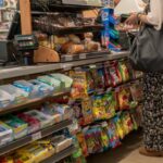 micile magazine satesti ar putea fi obligate sa suplineasca lipsa bancomatelor si sa le elibereze numerar clientilor 6935af0054654