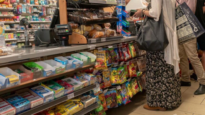 micile magazine satesti ar putea fi obligate sa suplineasca lipsa bancomatelor si sa le elibereze numerar clientilor 6935af0054654