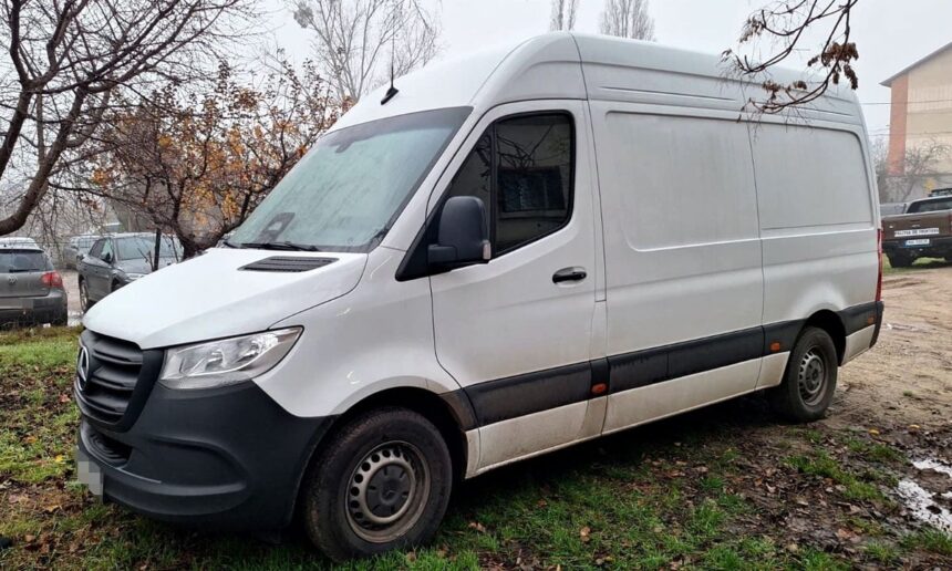 microbuz furat din spania descoperit in trafic de politistii de frontiera huseni 693a94a8f0748