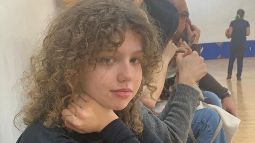 minora disparuta in bucuresti anastasia are 13 ani si este de negasit 693ba1895d56e