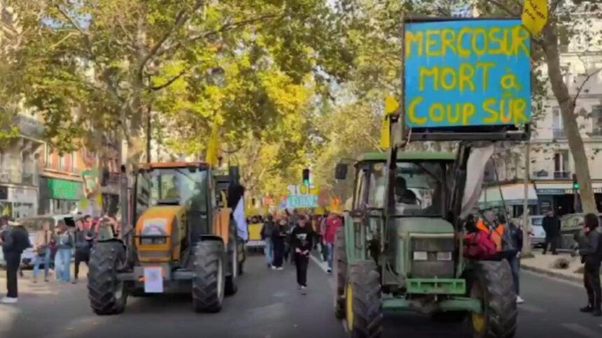 mobilizare uriasa in franta fermierii au aruncat cu balegar pe peretii guvernului 6943162de5c63