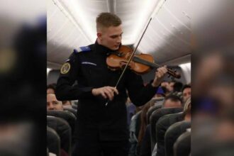 moment inedit la peste 10 000 de metri altitudine un jandarm a interpretat la vioara imnul romaniei video 692d54166c964