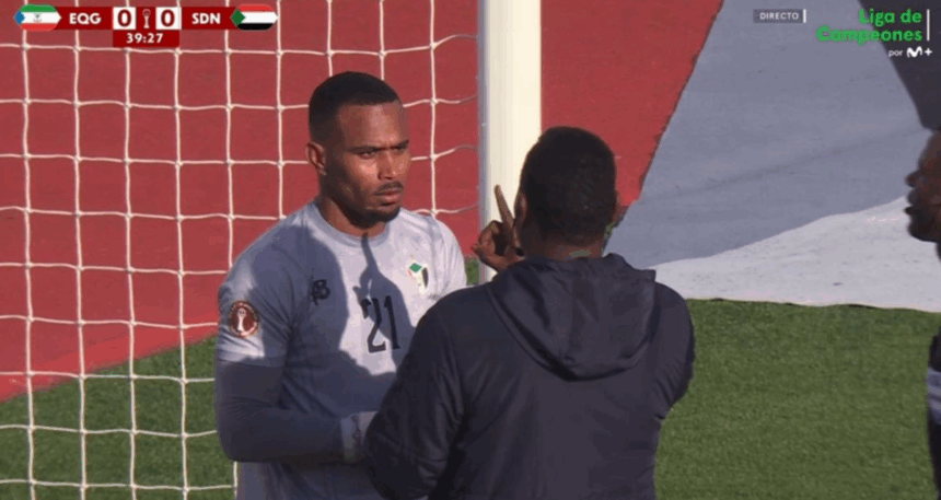 momente de panica la cupa africii portarul sudanului s a prabusit pe teren si a revenit si a continuat sa joace video 69528a5aef29b