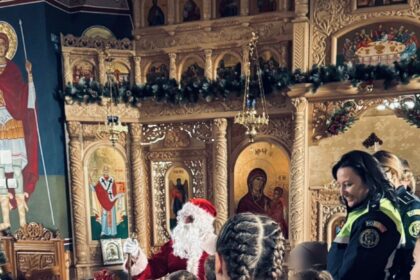 mos craciun de la ipj iasi cadouri pentru 18 copii din comuna cotnari 69441034bd58b