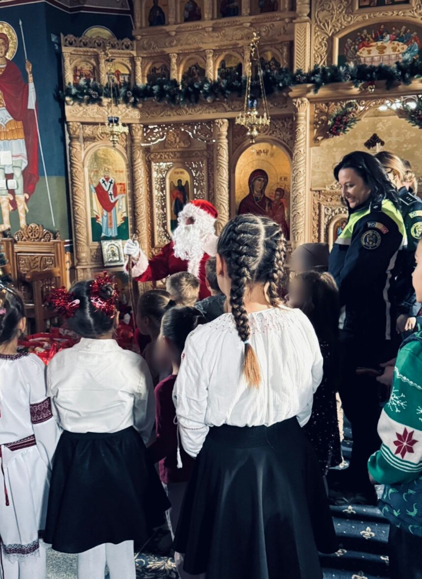 mos craciun de la ipj iasi cadouri pentru 18 copii din comuna cotnari 69441034bd58b