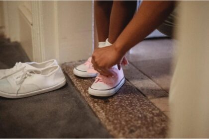 motivul pentru care nu trebuie sa mergi incaltat prin casa obiectele care pot deveni adevarate cuiburi de bacterii 6949a7bc0a1ed