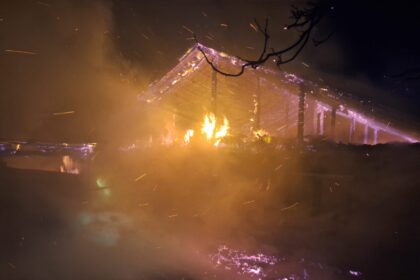 noapte grea pentru pompierii ieseni gospodarie cuprinsa de flacari persoane evacuate dintr un bloc 694e2abe08a53