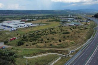 noua persoane trimise in judecata de dna pentru ca ar fi vandut subevaluat mai multe terenuri ale parc industrial sibiu sa 692eb397b7f2c