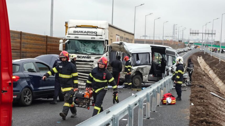 noul tronson al autostrazii moldovei inaugurat cu un grav accident patru oameni au ajuns la spital circulatia este deviata foto 694a8c6687345