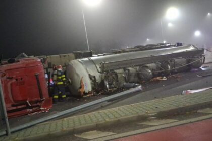o autocisterna cu amoniac s a rasturnat pe dn5 traficul blocat pe sensul spre giurgiu 6941cf558ee8a