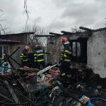 o casa din tatarusi a fost cuprinsa de flacari proprietarul a suferit arsuri si a fost transportat la spital 6950f7eef1706