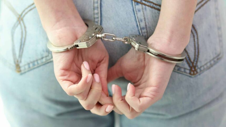 o falsa avocata ridicata de politie dupa ce ar fi pacalit mai multe persoane din prahova cu sume consistente de bani 6931c399e4c4f