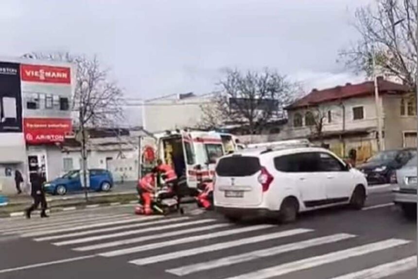 o femeie a fost accidentata de o ambulanta care se deplasa la un caz victima era pe trecerea de pietoni 6931aaf36317b