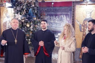 parintele emil caramizaru moment emotionant in biserica colindul flori de cer cantat cu emotie de craciun video 694cf26c4801c