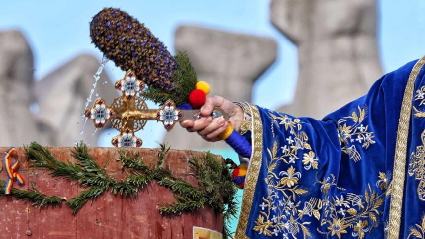 peste 10 000 de litri de agheasma la catedrala patriarhala patriarhul daniel va oficia slujba de boboteaza 695390e0a2b84