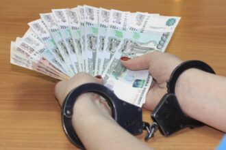 politist din constanta arestat pentru luare de mita a fost prins in flagrant cand primea 25 000 de lei de la reprezentantul unei societati 6930053ed307e