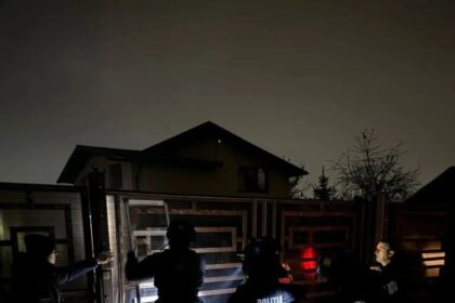 politisti atacati cu drujba in noaptea de ajun de un individ care isi batea nevasta 694cf8f08c982
